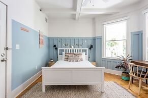 Miami River Inn By Renzzi