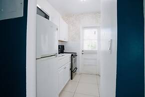 Miami River Inn By Renzzi