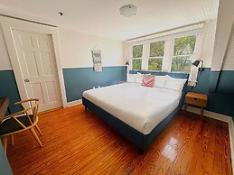 Miami River Inn By Renzzi