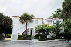 Miami River Inn By Renzzi