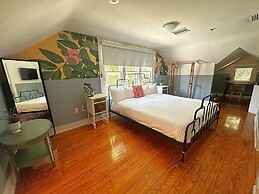 Miami River Inn By Renzzi