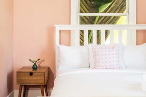 Miami River Inn By Renzzi