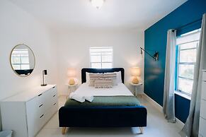 Miami River Inn By Renzzi