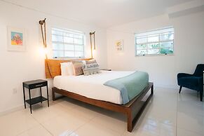 Miami River Inn By Renzzi