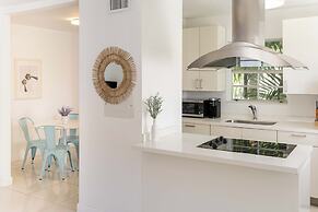 Miami River Inn By Renzzi