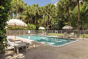 Miami River Inn By Renzzi