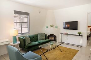 Miami River Inn By Renzzi