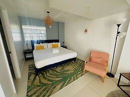 Miami River Inn By Renzzi