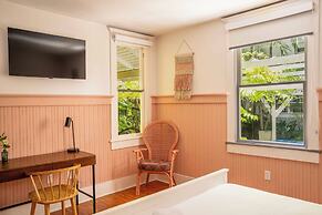 Miami River Inn By Renzzi