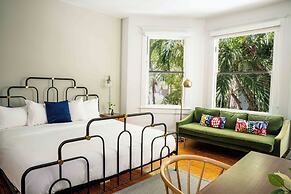 Miami River Inn By Renzzi