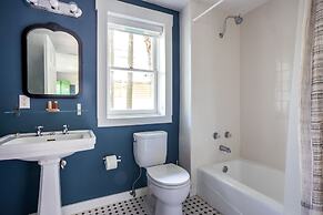 Miami River Inn By Renzzi