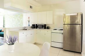 Miami River Inn By Renzzi