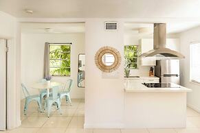 Miami River Inn By Renzzi