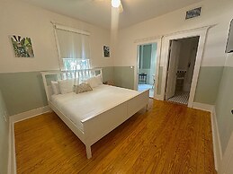 Miami River Inn By Renzzi