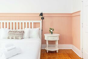 Miami River Inn By Renzzi