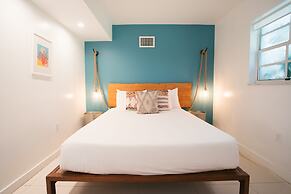 Miami River Inn By Renzzi