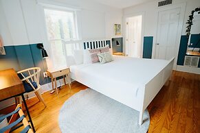 Miami River Inn By Renzzi