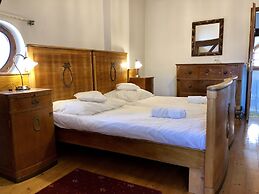 The Houses of History - anno 1830