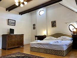 The Houses of History - anno 1830