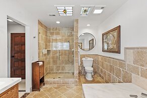 Catalina Courtyard Suites