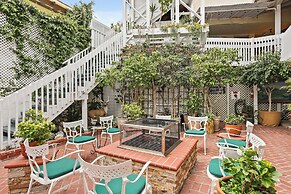 Catalina Courtyard Suites