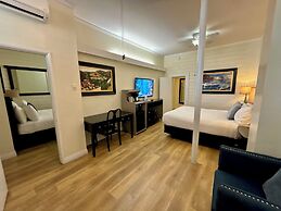 Catalina Courtyard Suites
