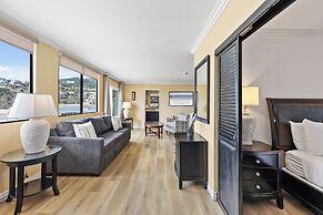Catalina Courtyard Suites