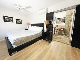 Catalina Courtyard Suites