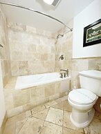 Catalina Courtyard Suites