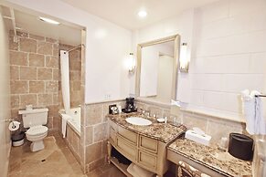 Catalina Courtyard Suites