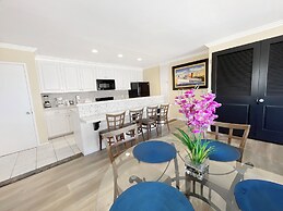 Catalina Courtyard Suites