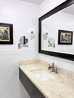 Catalina Courtyard Suites