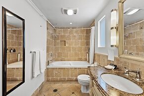 Catalina Courtyard Suites