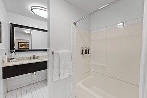 Catalina Courtyard Suites