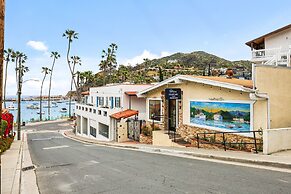 Catalina Courtyard Suites