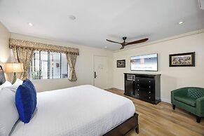 Catalina Courtyard Suites