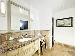 Catalina Courtyard Suites