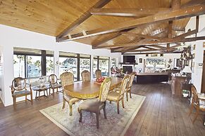 Catalina Courtyard Suites