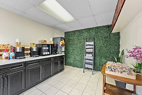 Catalina Courtyard Suites