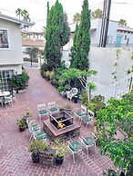 Catalina Courtyard Suites