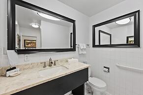 Catalina Courtyard Suites