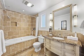 Catalina Courtyard Suites