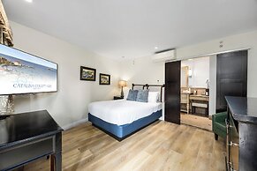 Catalina Courtyard Suites