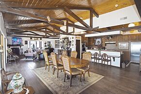 Catalina Courtyard Suites