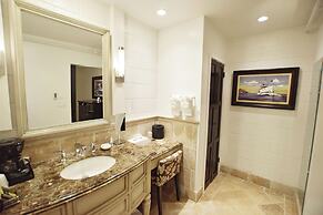 Catalina Courtyard Suites