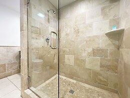 Catalina Courtyard Suites