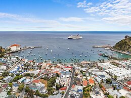 Catalina Courtyard Suites