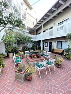 Catalina Courtyard Suites