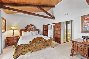 Catalina Courtyard Suites