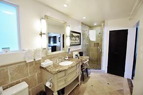 Catalina Courtyard Suites